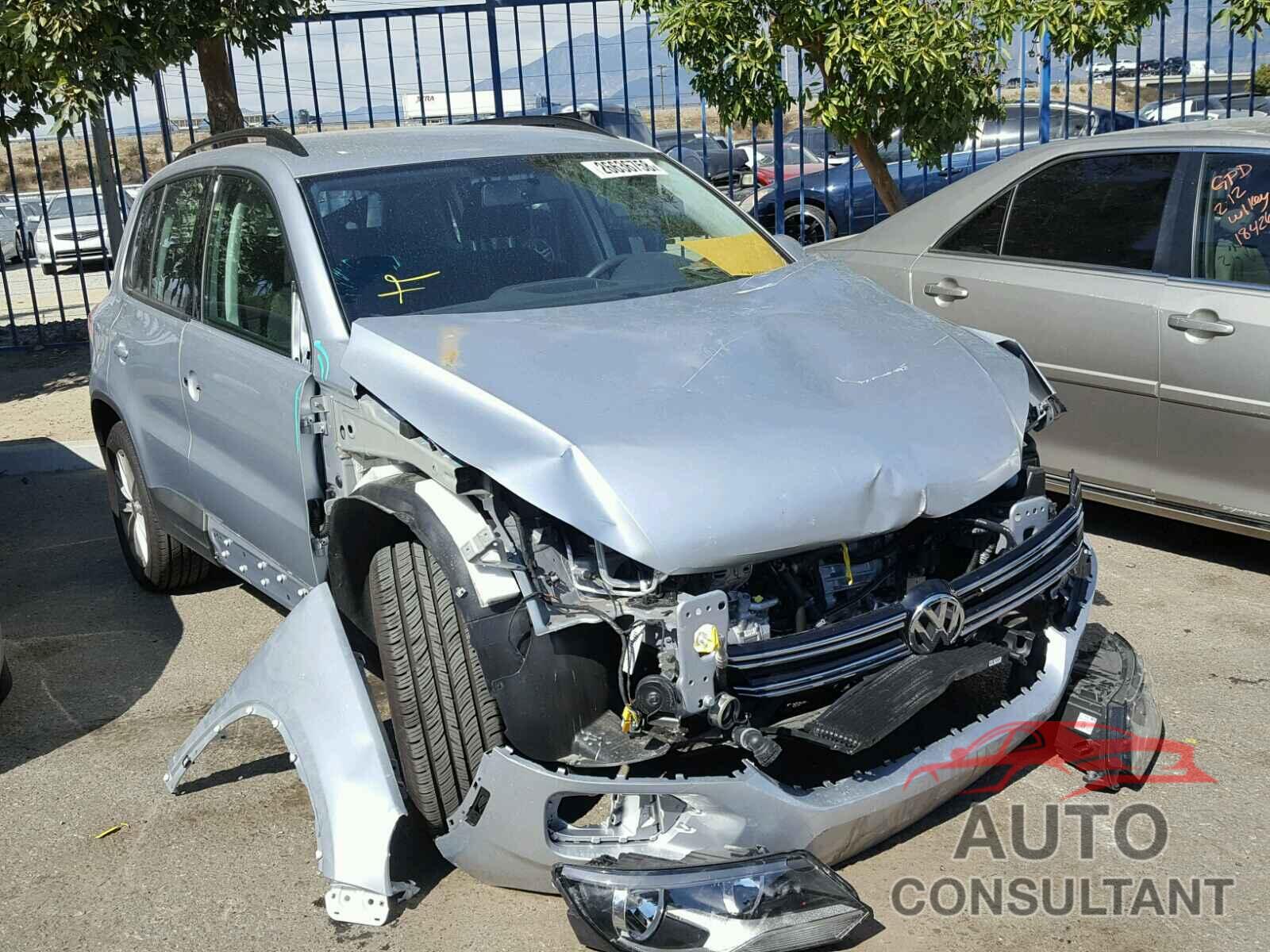 VOLKSWAGEN TIGUAN 2017 - WVGAV7AX9HK042267