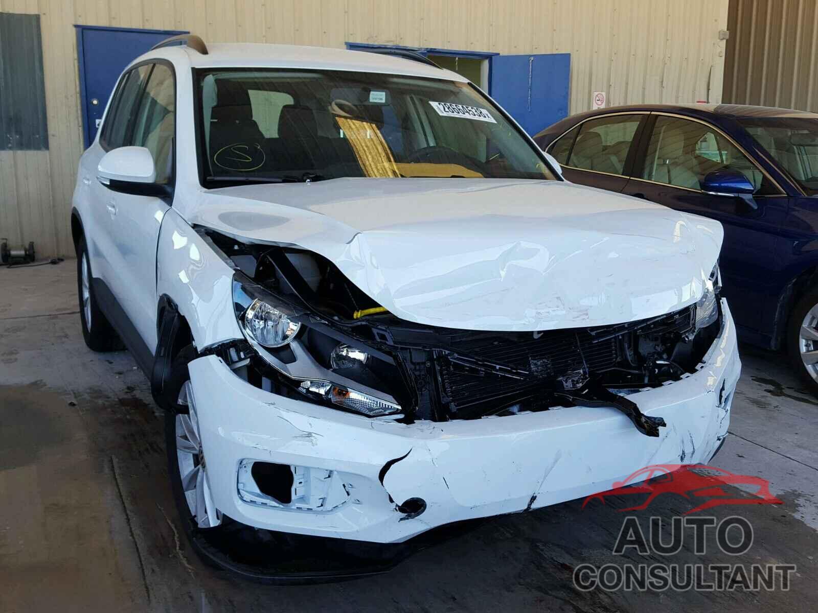 VOLKSWAGEN TIGUAN 2017 - WVGAV7AX9HK045931