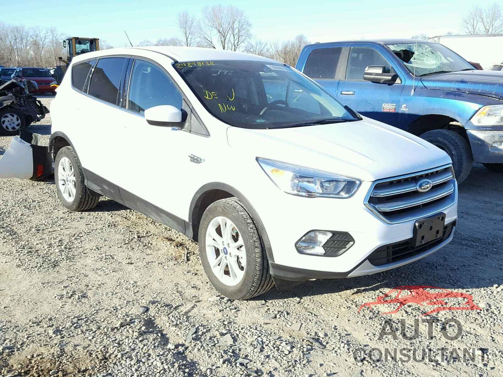 FORD ESCAPE 2017 - 1FMCU9G9XHUC00975