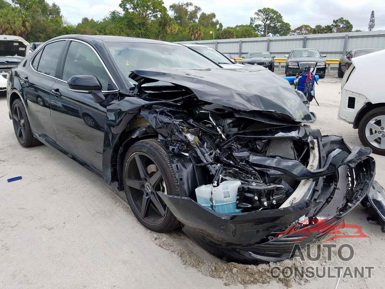 TOYOTA CAMRY 2018 - 4T1B11HK2JU049255