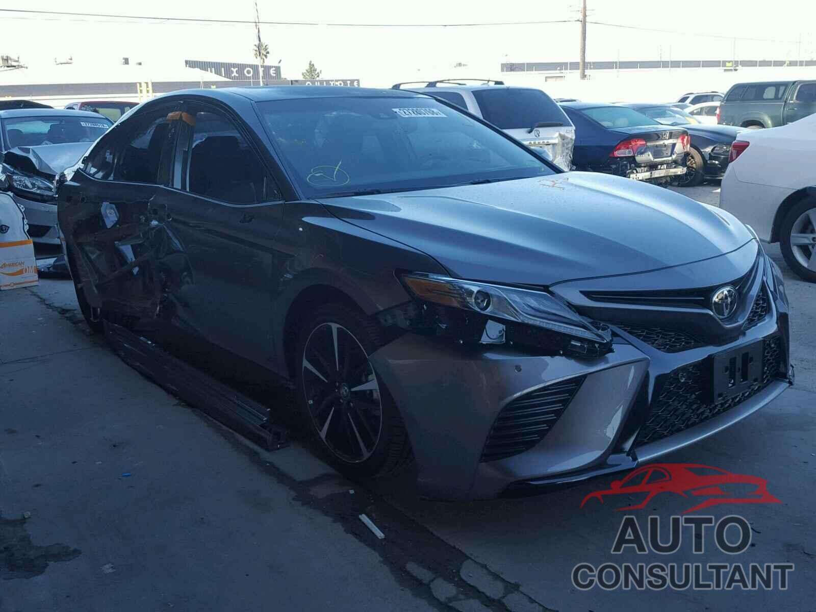 TOYOTA CAMRY 2018 - 4T1B61HK4JU011057