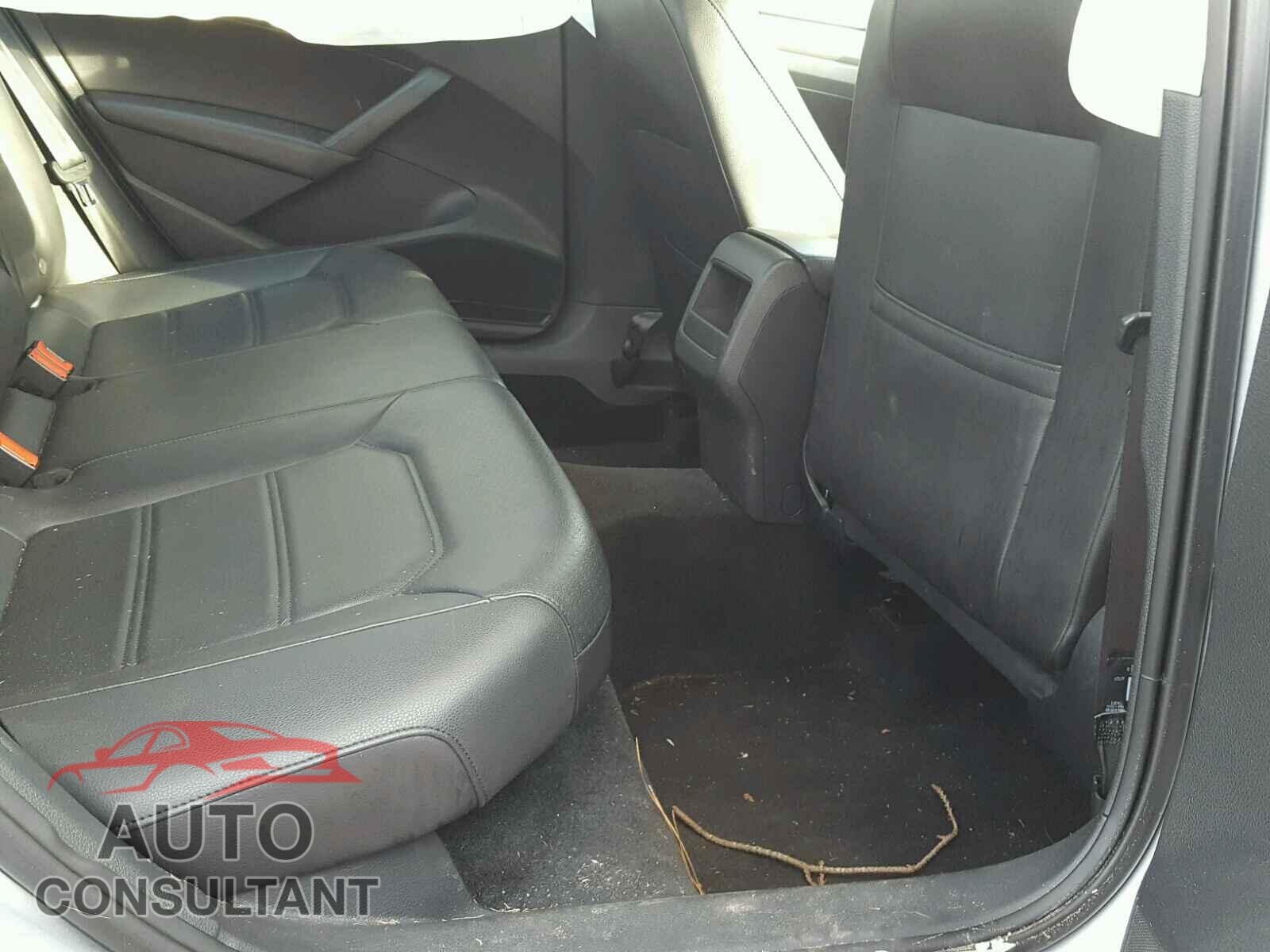 VOLKSWAGEN PASSAT 2015 - 1VWAT7A30FC097816
