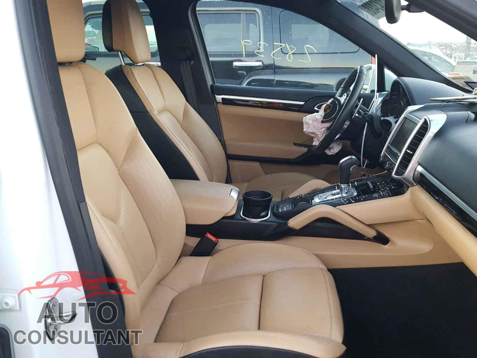PORSCHE CAYENNE 2016 - WP1AA2A28GKA11225