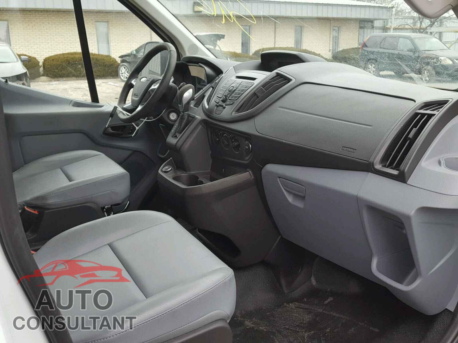 FORD TRANSIT CO 2017 - 1FTYR1YM6HKA49743