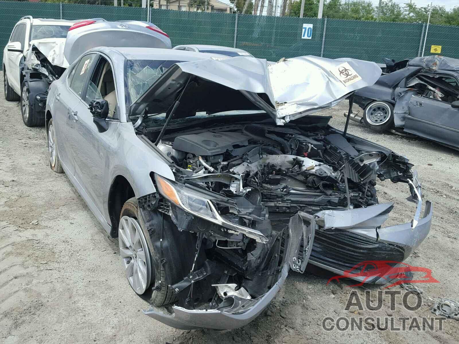TOYOTA CAMRY 2018 - 4T1B11HK3JU058630