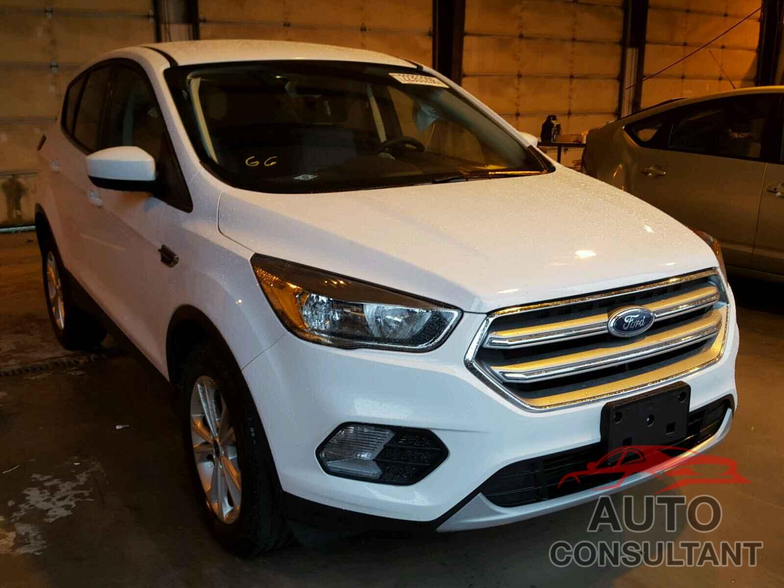 FORD ESCAPE 2017 - 1FMCU9G93HUE98057