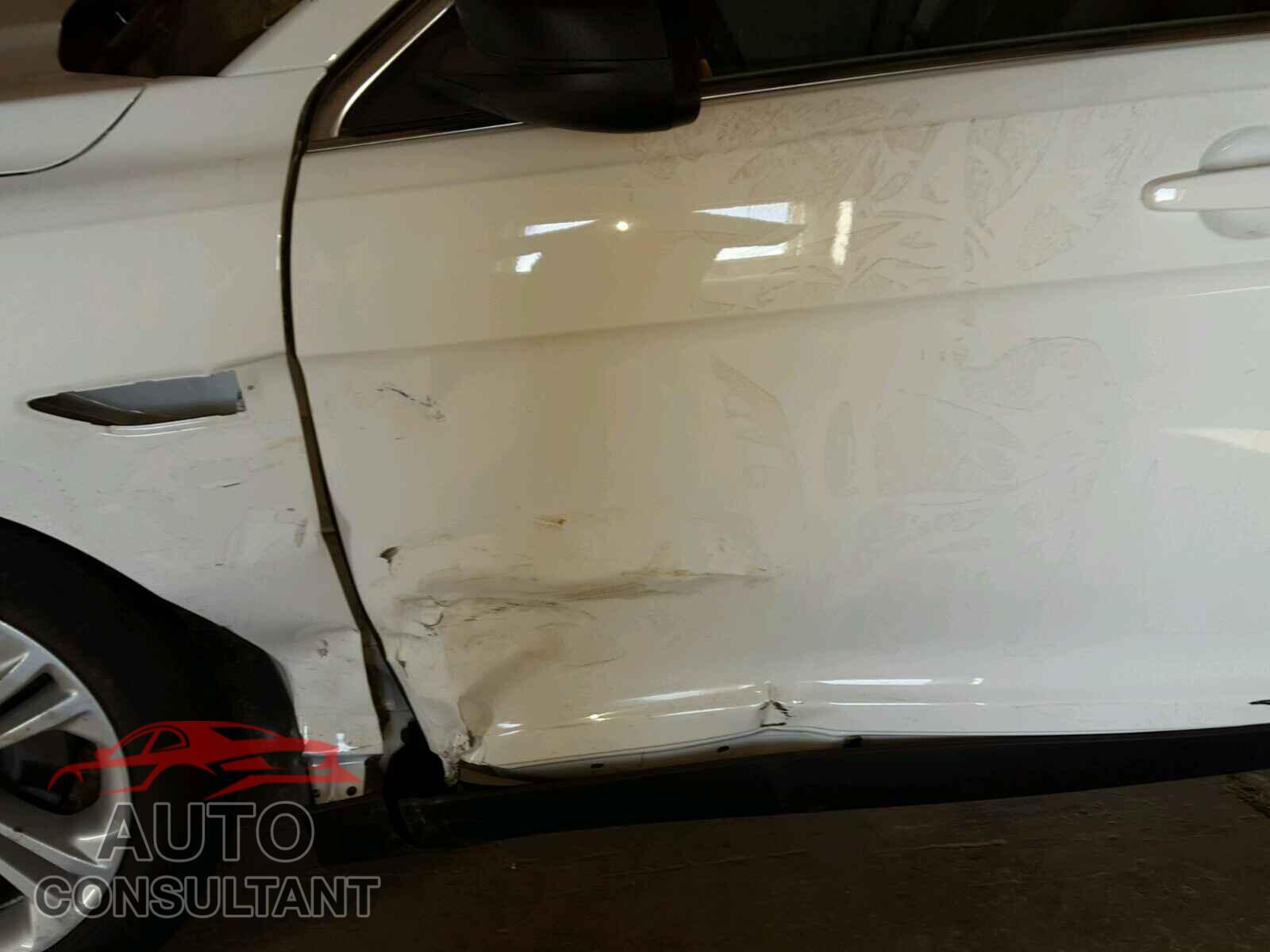 FORD TAURUS 2018 - 1FAHP2D86JG101102
