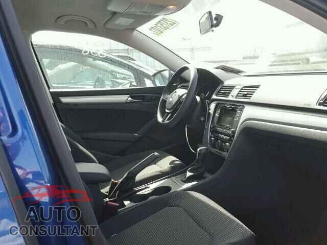 VOLKSWAGEN PASSAT 2017 - 1VWAT7A31HC019029