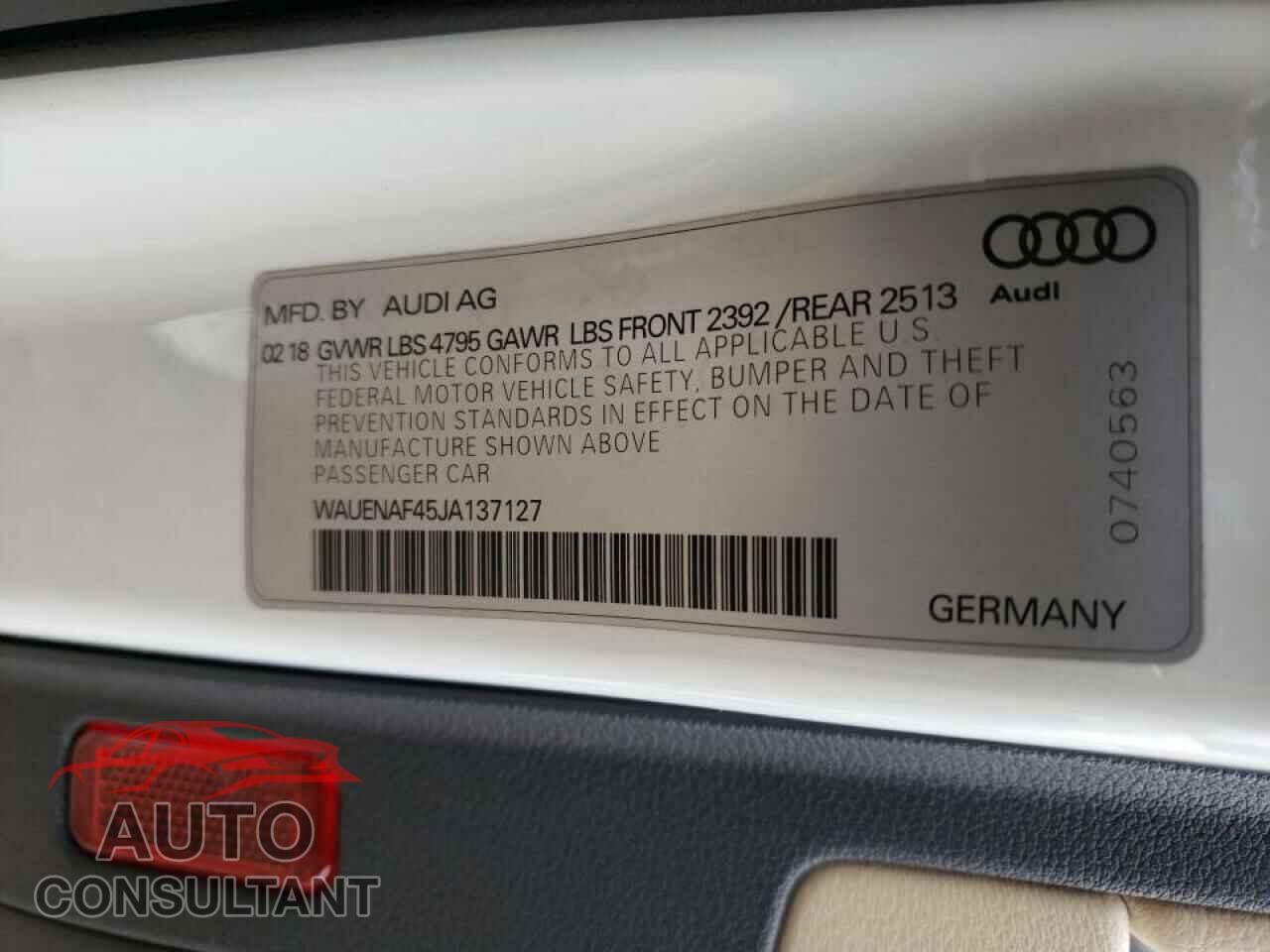 AUDI A4 2018 - WAUENAF45JA137127