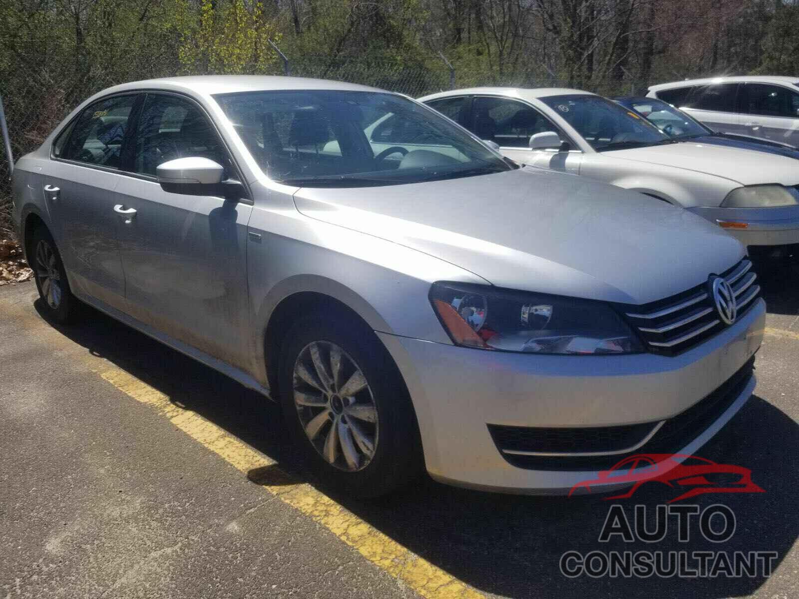 VOLKSWAGEN PASSAT 2015 - 1VWAT7A38FC016948