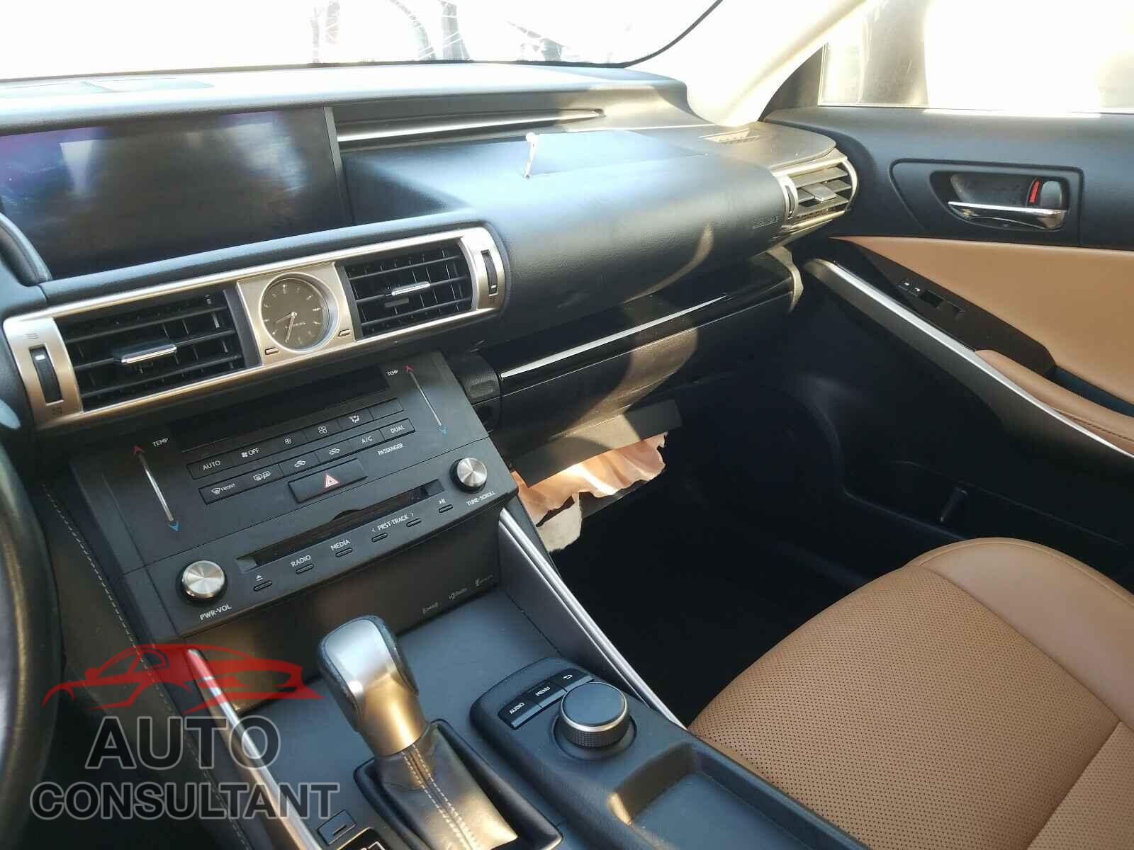 LEXUS IS 2016 - JTHBA1D28G5023027