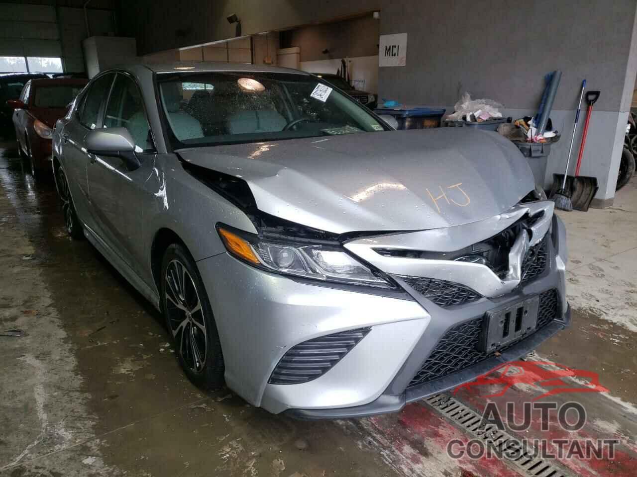 TOYOTA CAMRY 2018 - 4T1B11HK8JU539425
