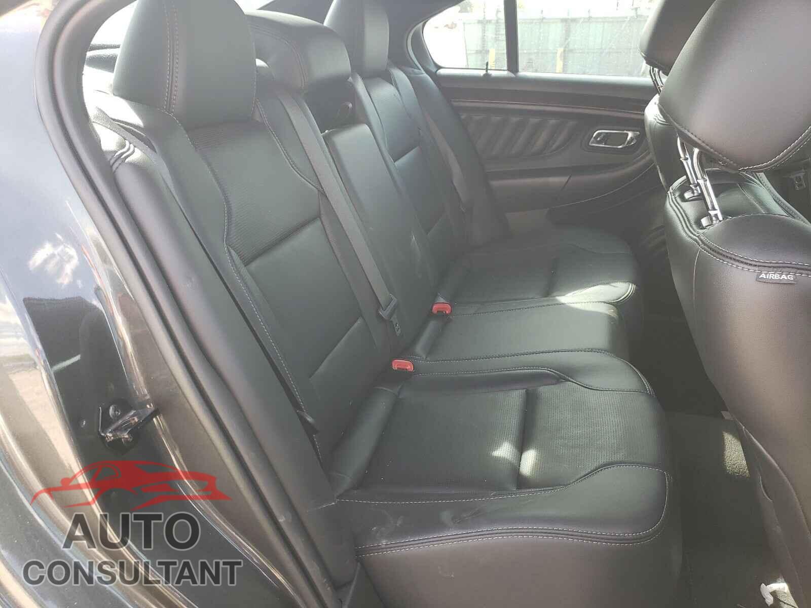 FORD TAURUS 2018 - 1FAHP2F87JG143095
