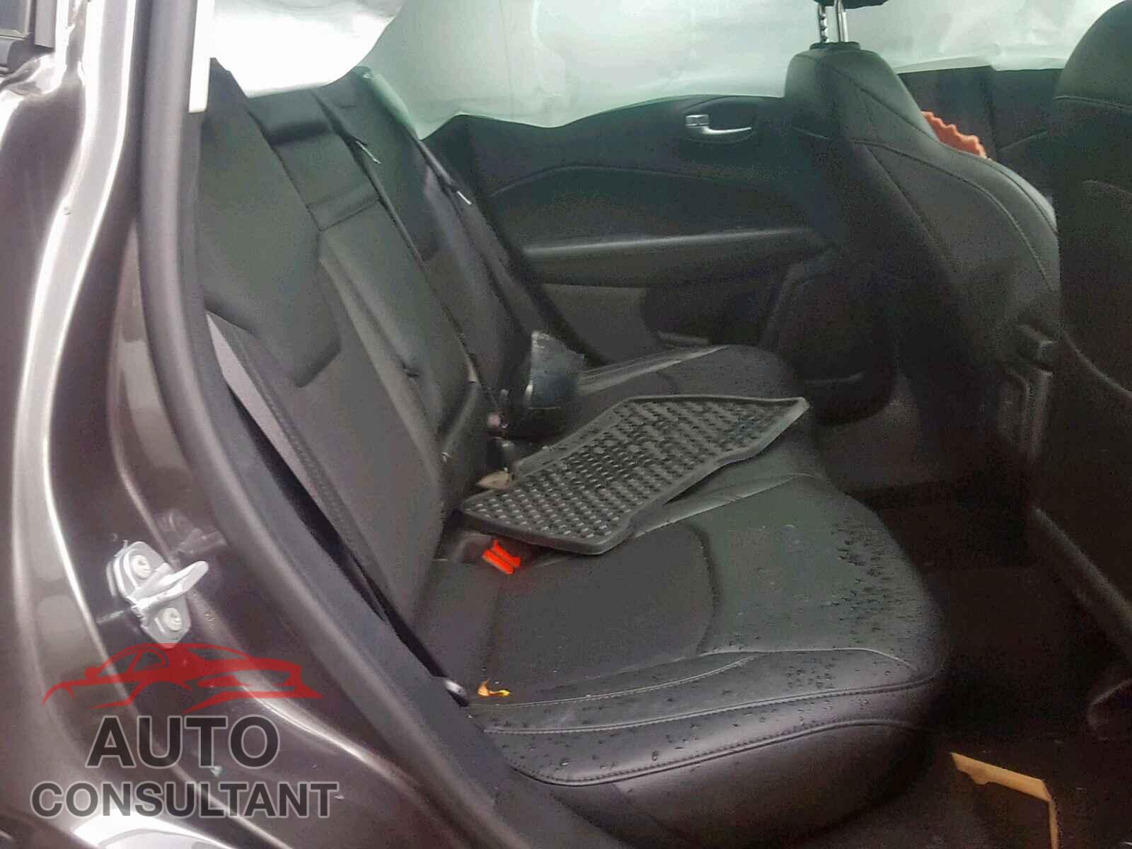 JEEP COMPASS LA 2018 - 3C4NJDBB0JT453371