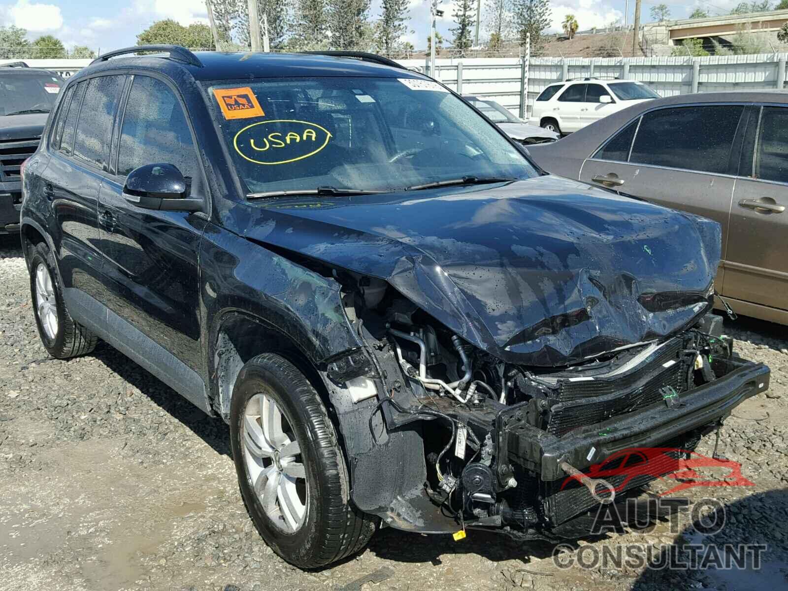 VOLKSWAGEN TIGUAN 2017 - WVGAV7AX1HK036849