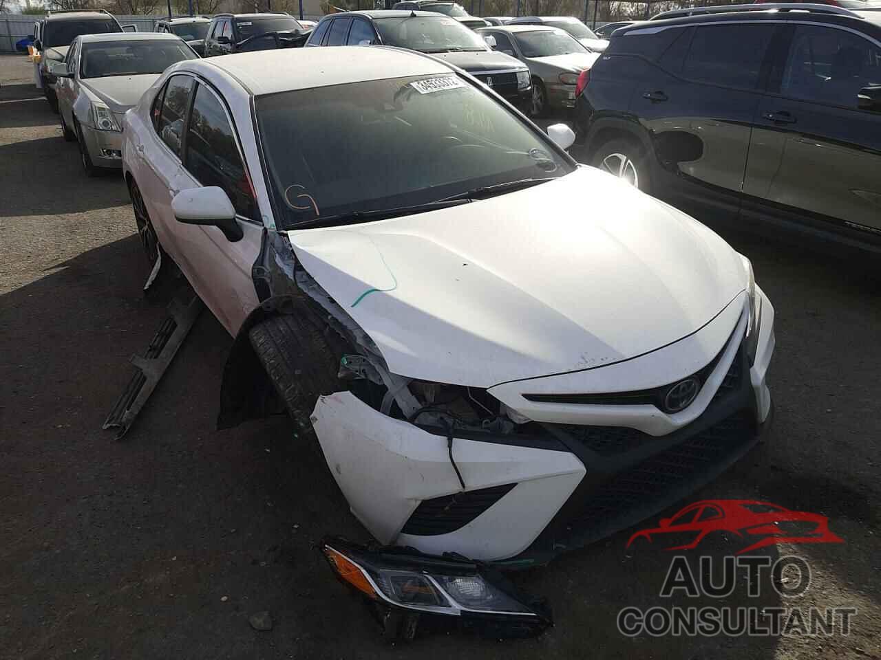 TOYOTA CAMRY 2018 - 4T1B11HK8JU081191