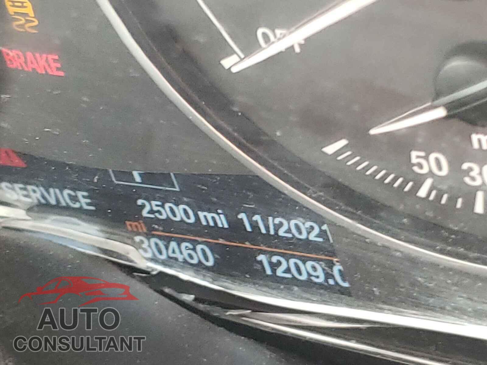 BMW 3 SERIES 2017 - WBA8A3C36HA067261
