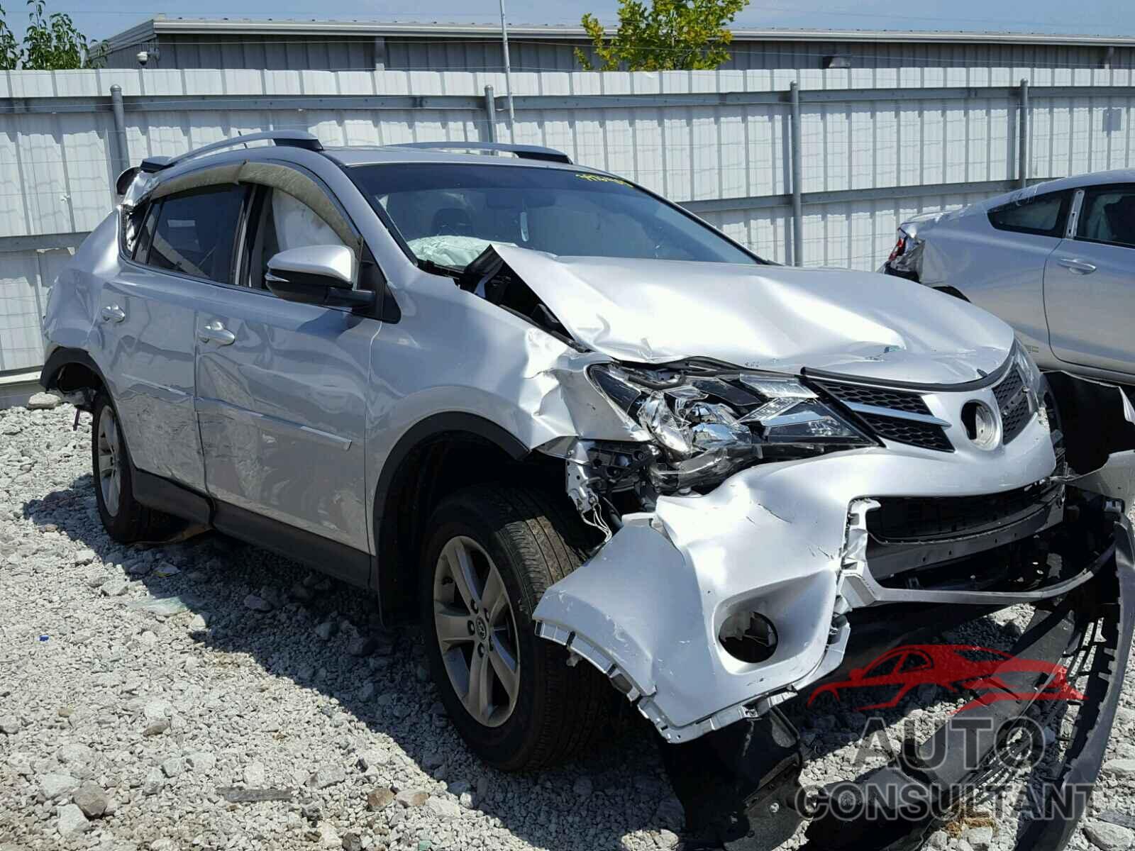 TOYOTA RAV4 XLE 2015 - JTMRFREVXFJ048090