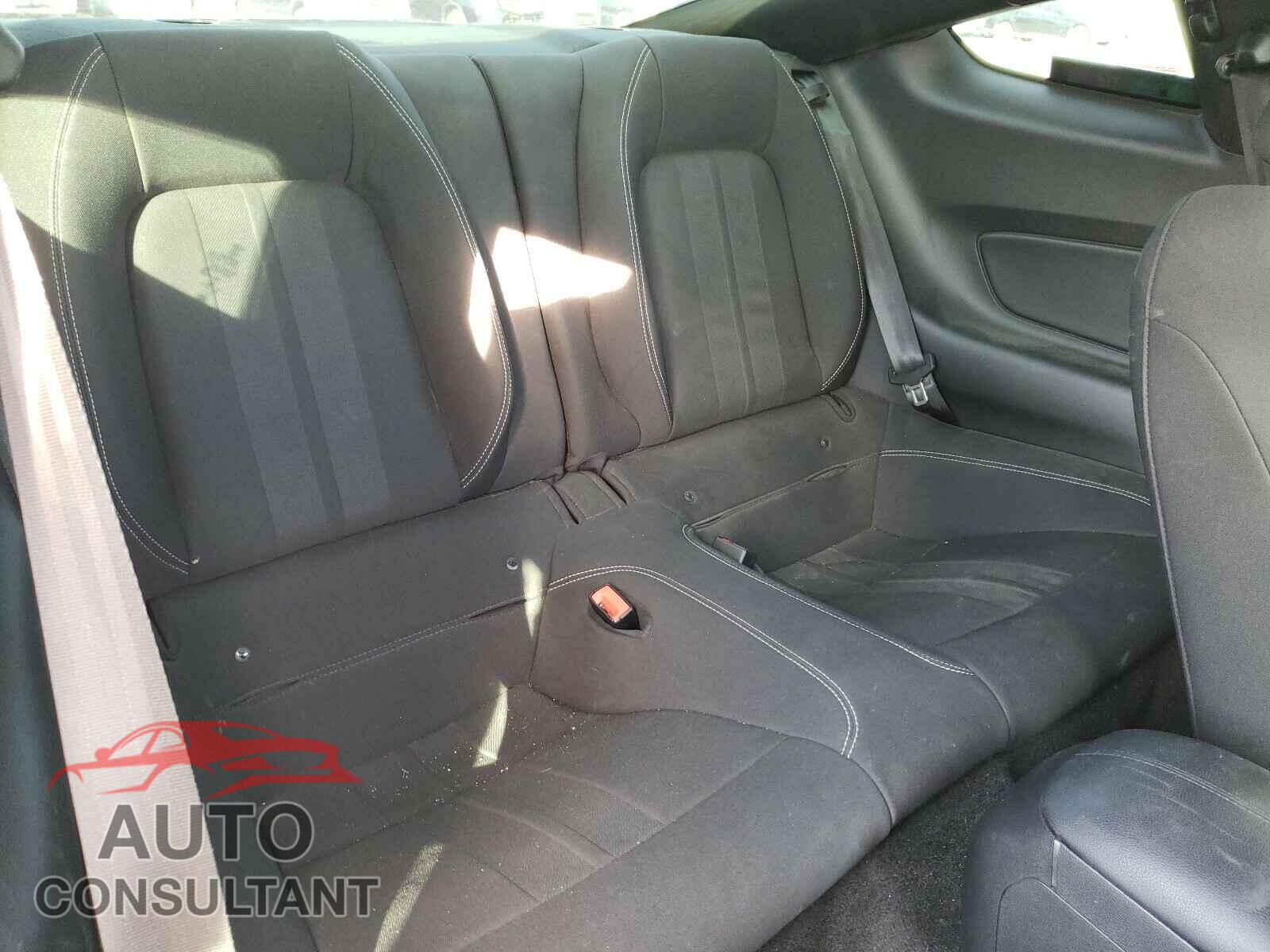 FORD MUSTANG 2018 - 1FA6P8TH2J5113769