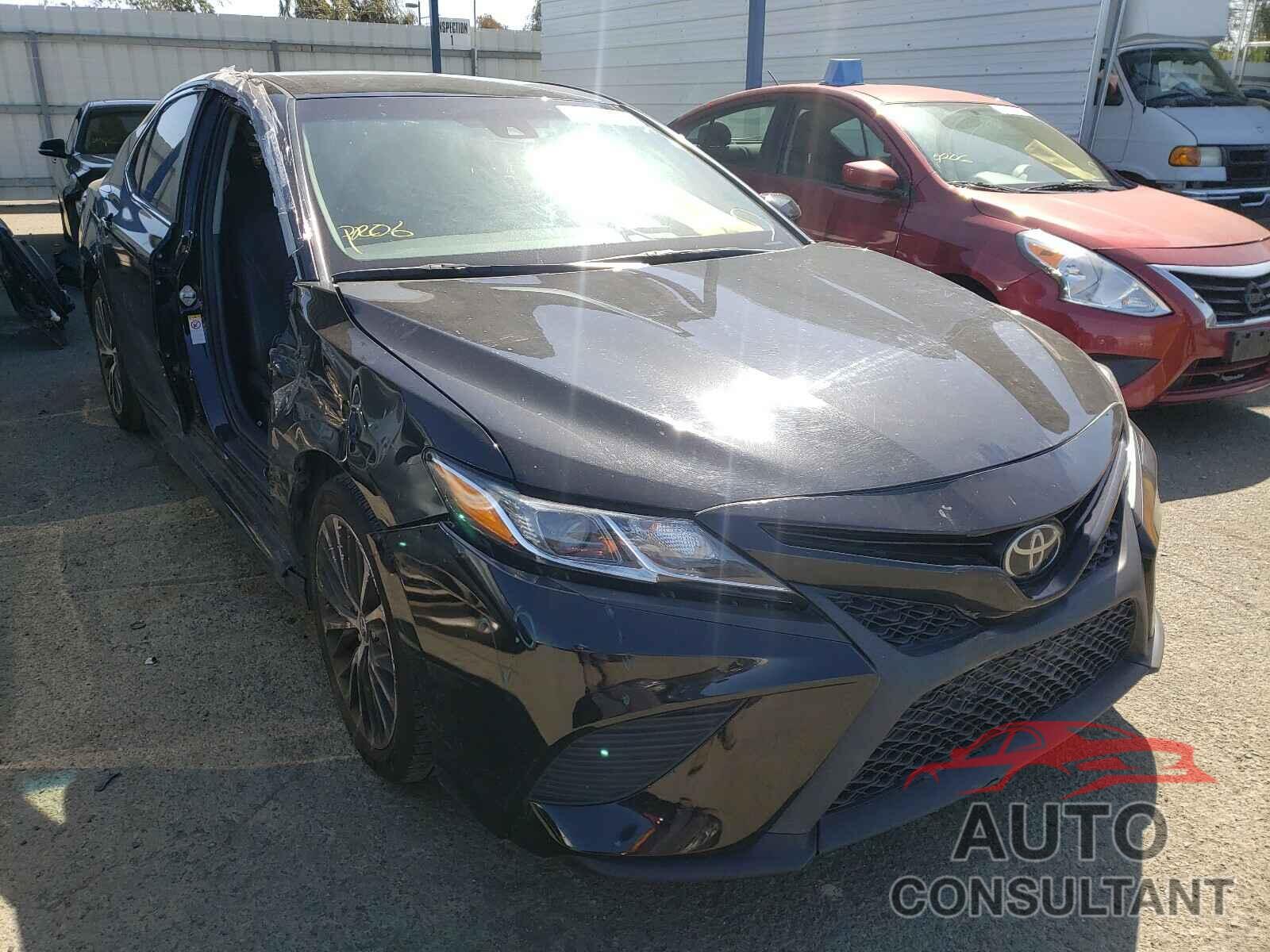 TOYOTA CAMRY 2018 - 4T1B11HK7JU095289