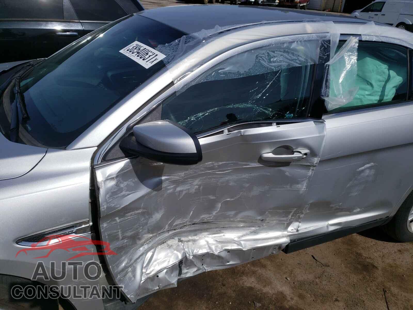 FORD TAURUS 2017 - 1FAHP2E84HG127660