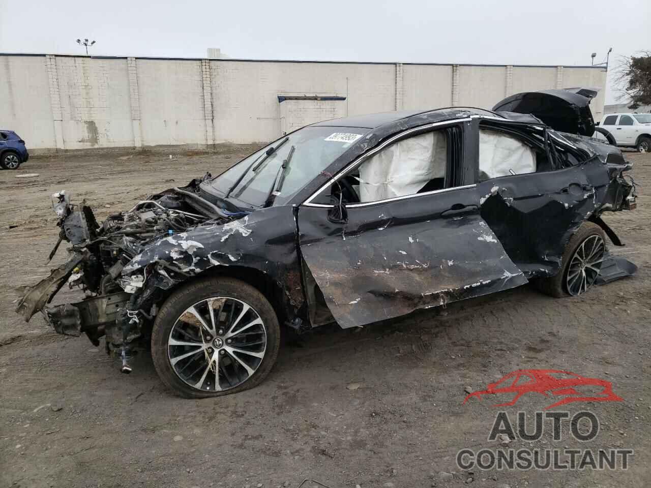 TOYOTA CAMRY 2018 - 4T1B11HK5JU500193