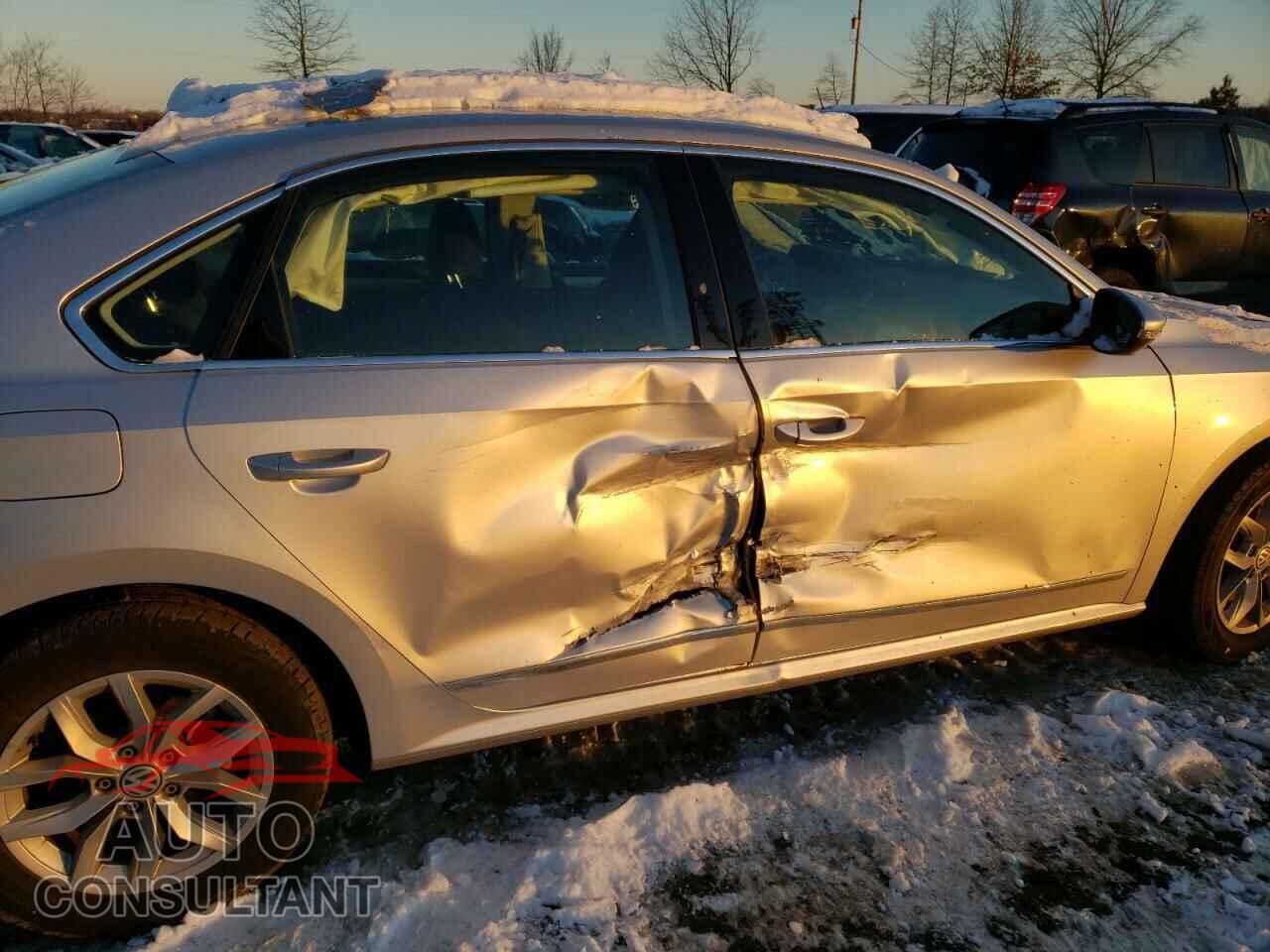 VOLKSWAGEN PASSAT 2017 - 1VWAT7A33HC020764