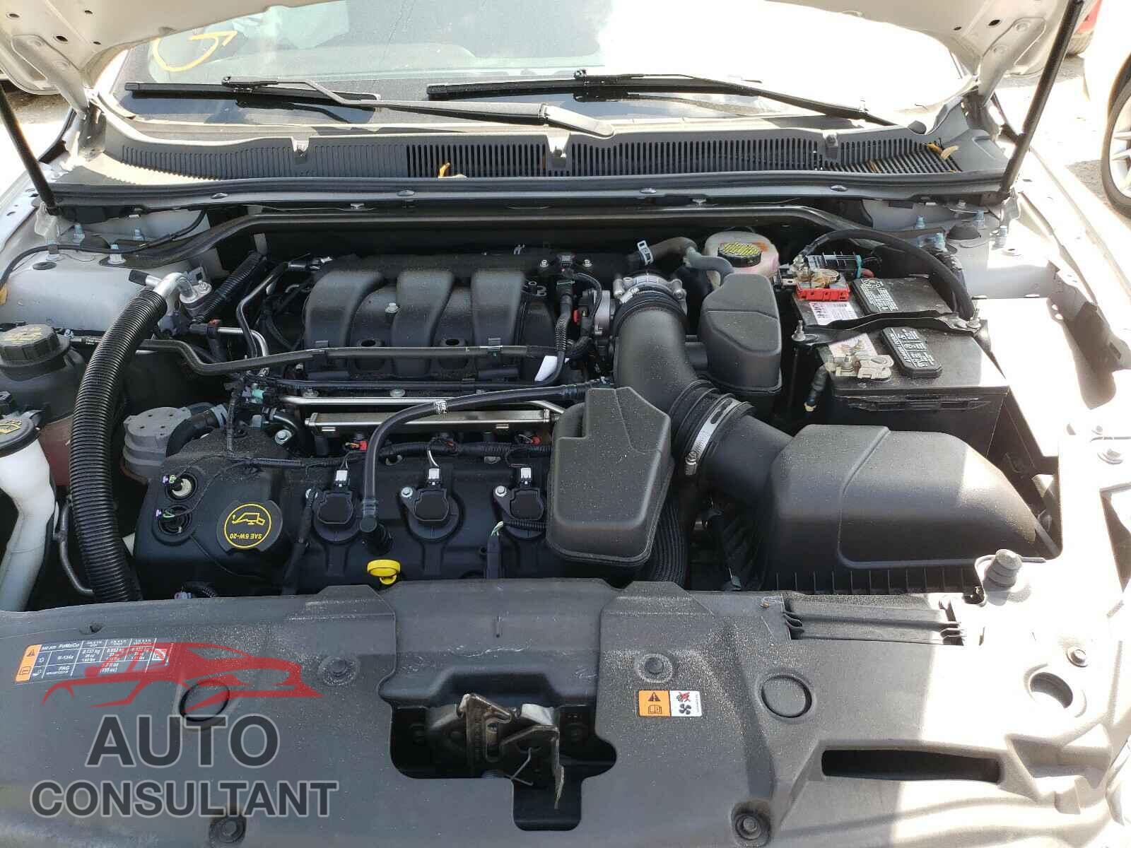 FORD TAURUS 2017 - 1FAHP2E83HG133420
