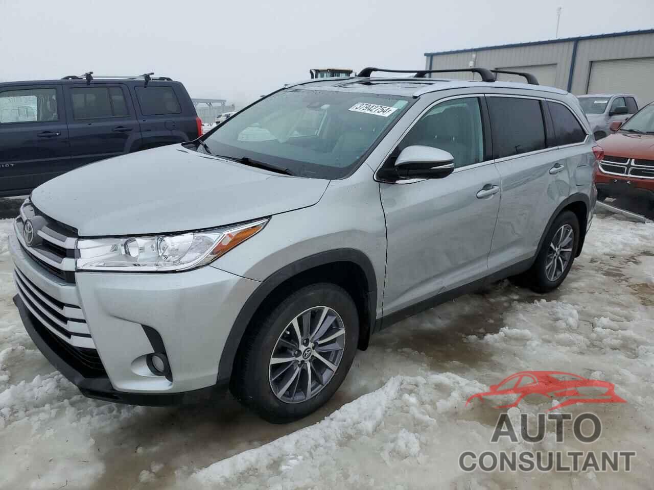 TOYOTA HIGHLANDER 2019 - 5TDJZRFH2KS589578