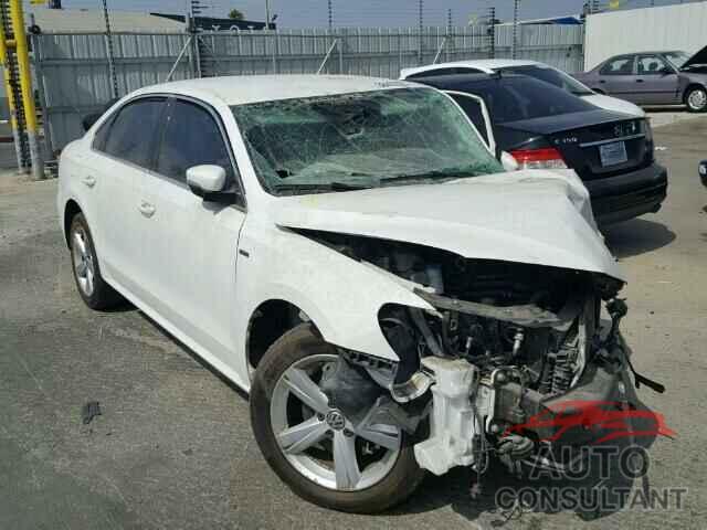 VOLKSWAGEN PASSAT 2015 - 1VWAT7A35FC093535