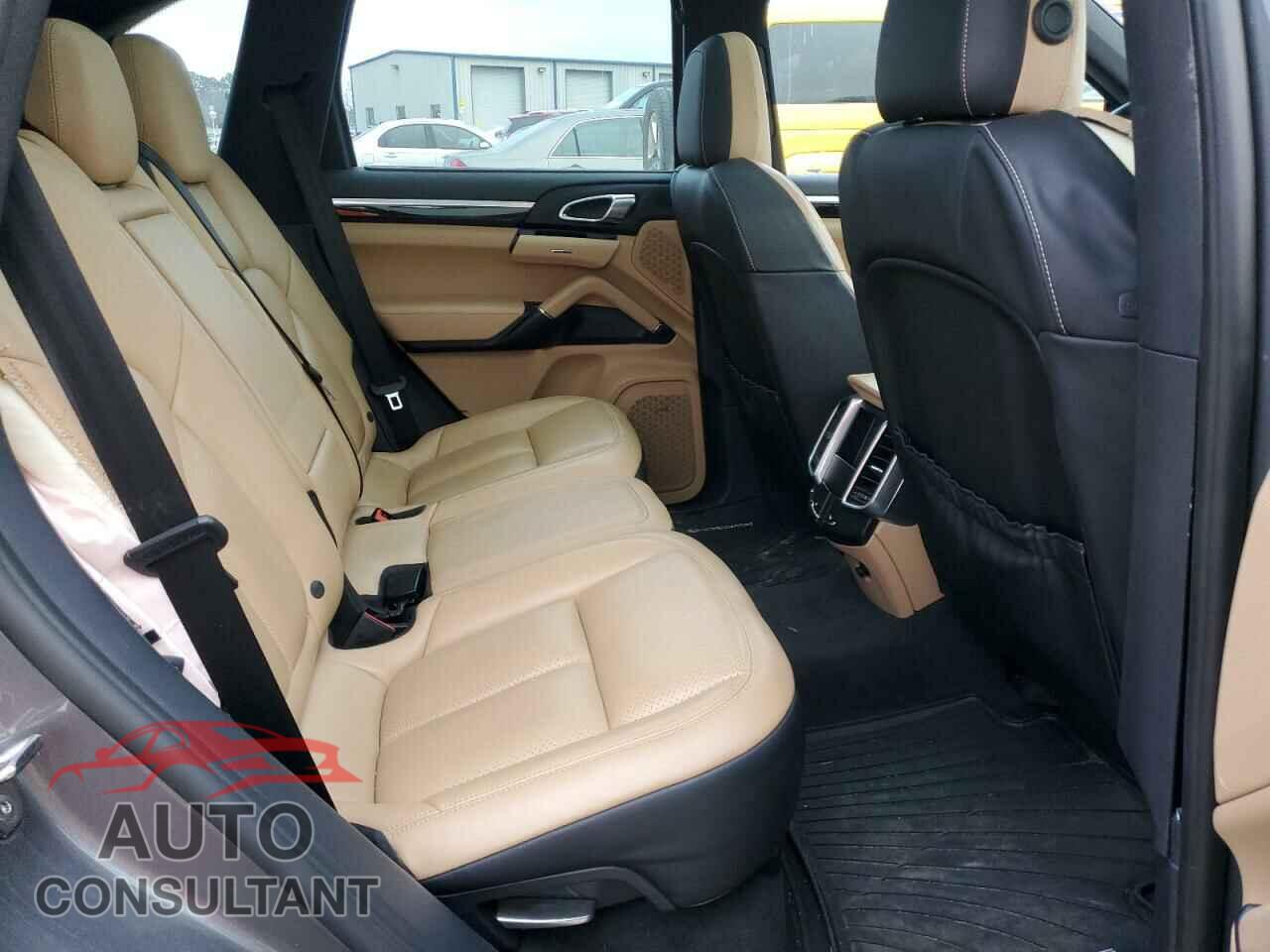 PORSCHE CAYENNE 2016 - WP1AB2A2XGLA95636