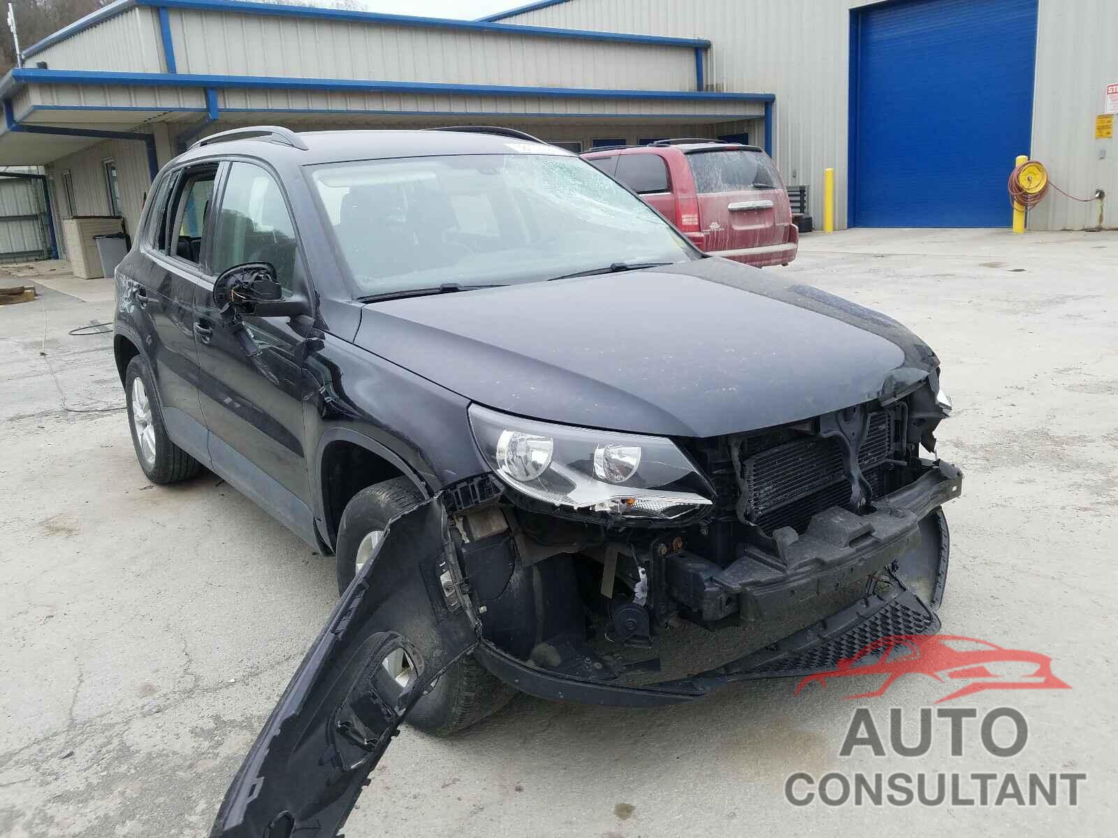 VOLKSWAGEN TIGUAN 2017 - WVGAV7AX9HK037831
