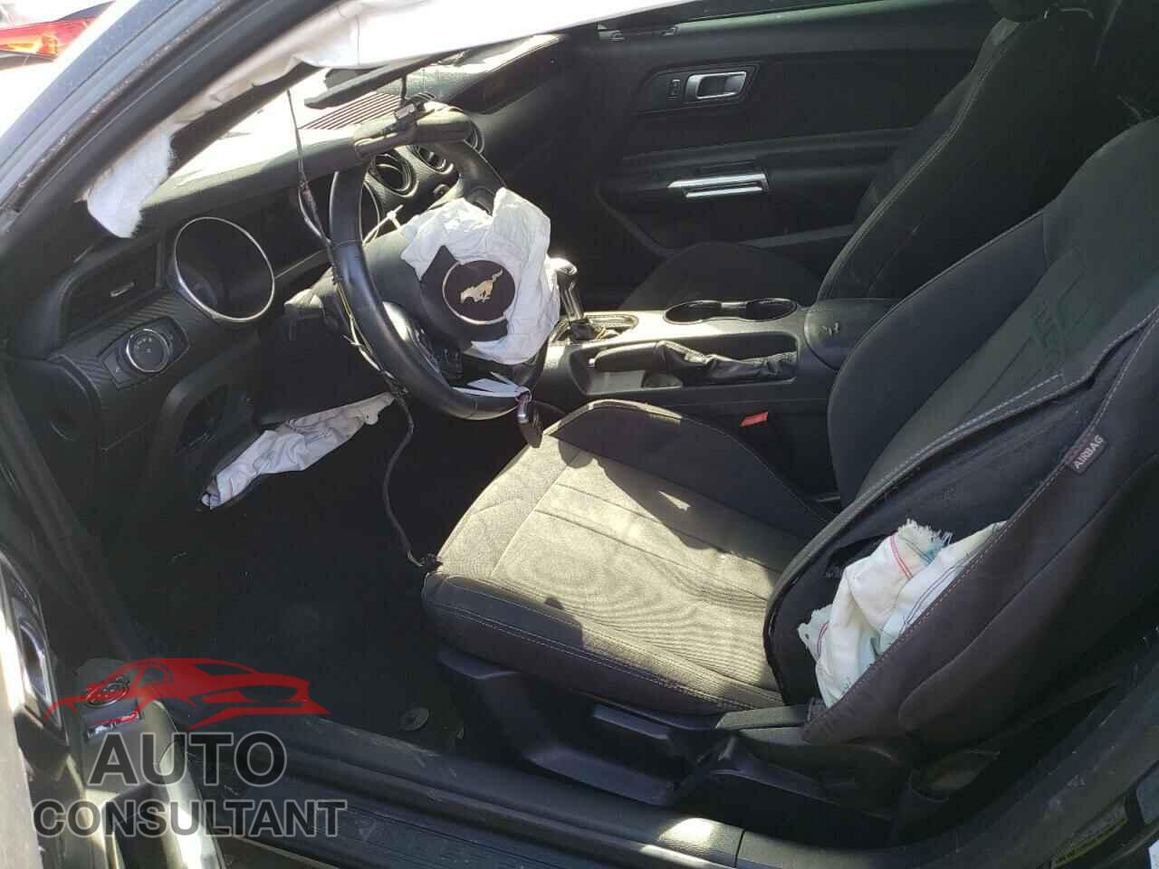 FORD MUSTANG 2018 - 1FA6P8TH2J5119152