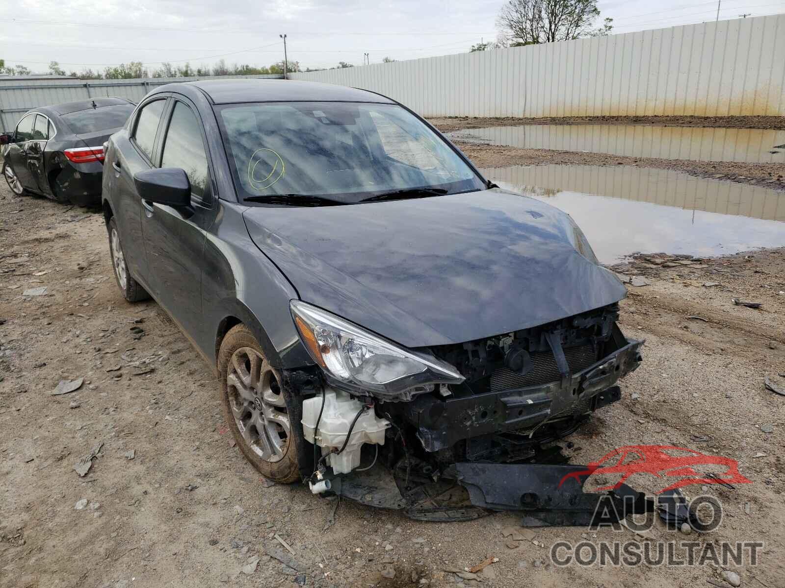 TOYOTA YARIS 2017 - 3MYDLBYV5HY162830