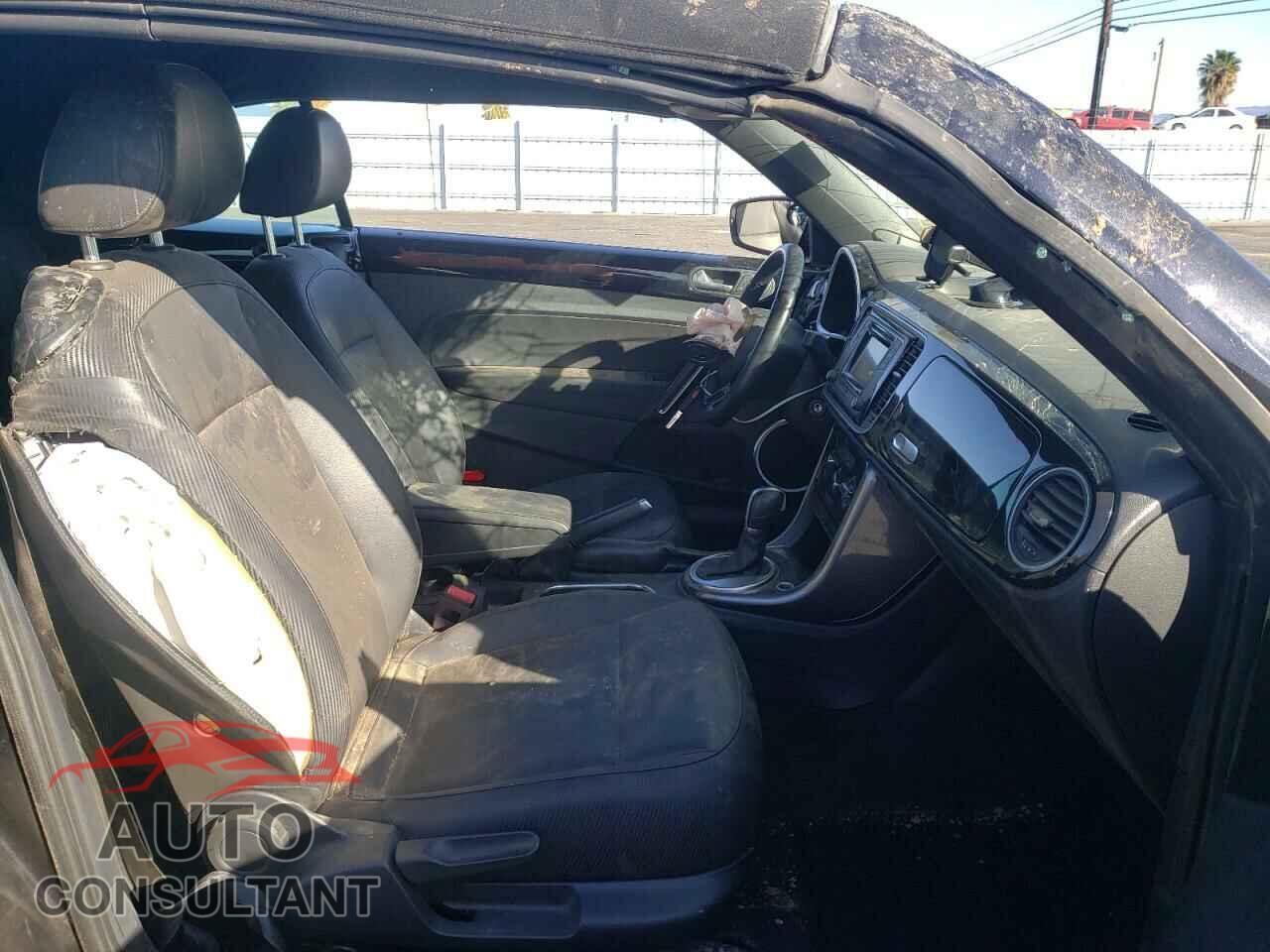 VOLKSWAGEN BEETLE 2018 - 3VW5DAAT7JM515159