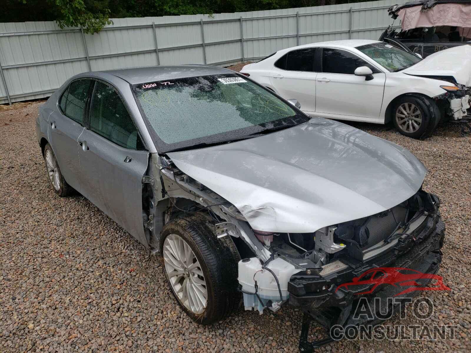 TOYOTA CAMRY 2018 - 4T1B11HK1JU500708