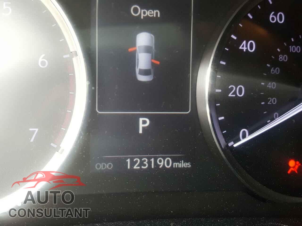 LEXUS IS 2017 - JTHBA1D23H5047432