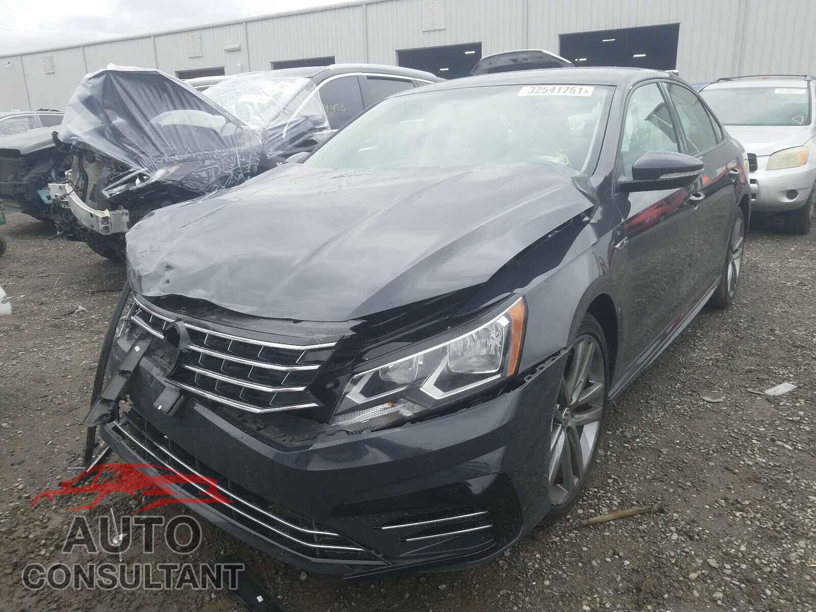 VOLKSWAGEN PASSAT 2018 - 1VWAA7A35JC000236
