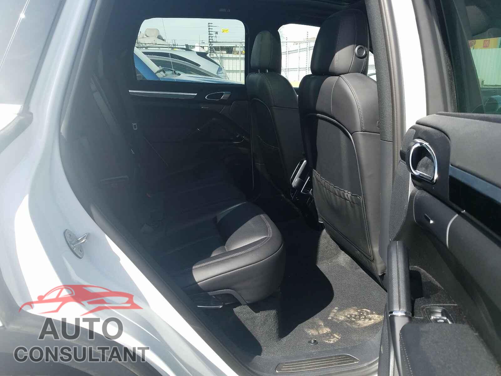 PORSCHE CAYENNE 2016 - WP1AB2A27GLA95559