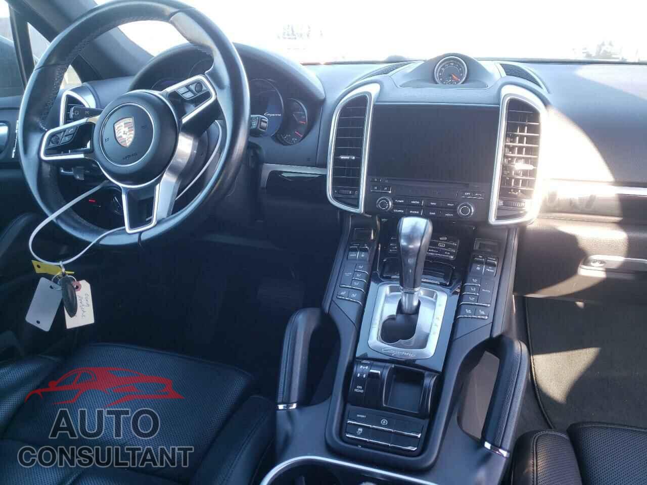 PORSCHE CAYENNE 2017 - WP1AA2A29HKA83150