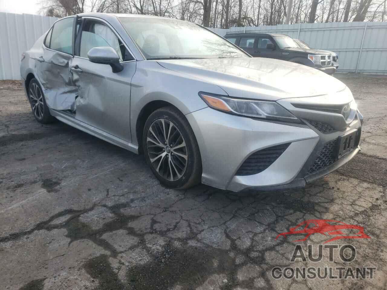 TOYOTA CAMRY 2018 - 4T1B11HK9JU070801