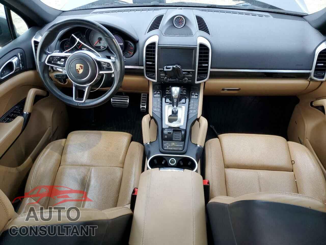 PORSCHE CAYENNE 2016 - WP1AB2A2XGLA95636