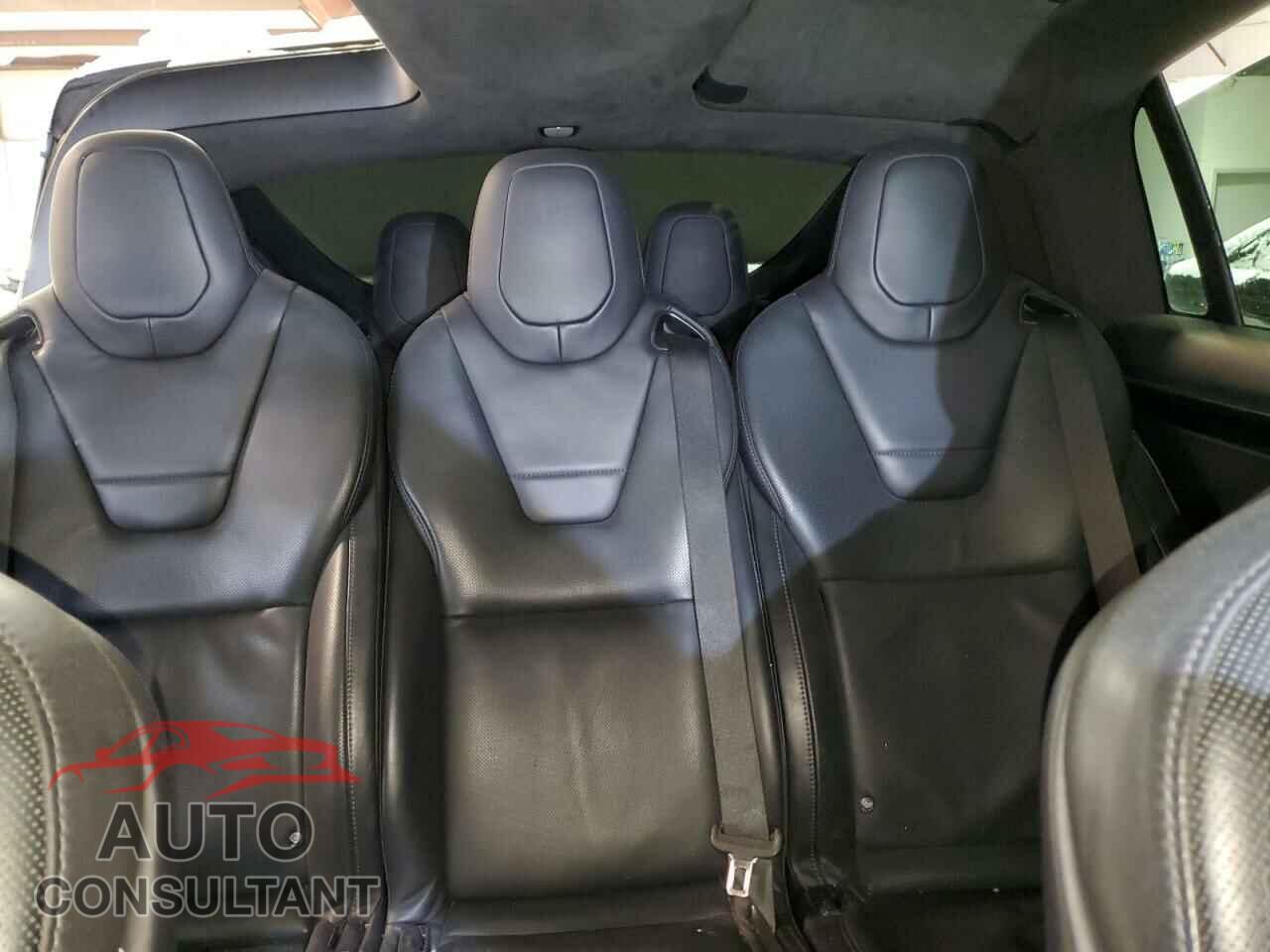 TESLA MODEL X 2016 - 5YJXCAE2XGF010813