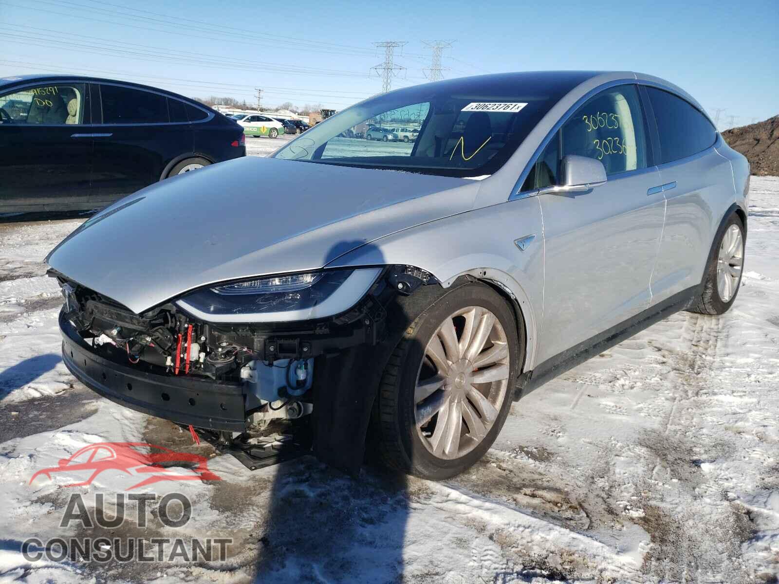 TESLA MODEL X 2016 - 5YJXCAE42GF000732