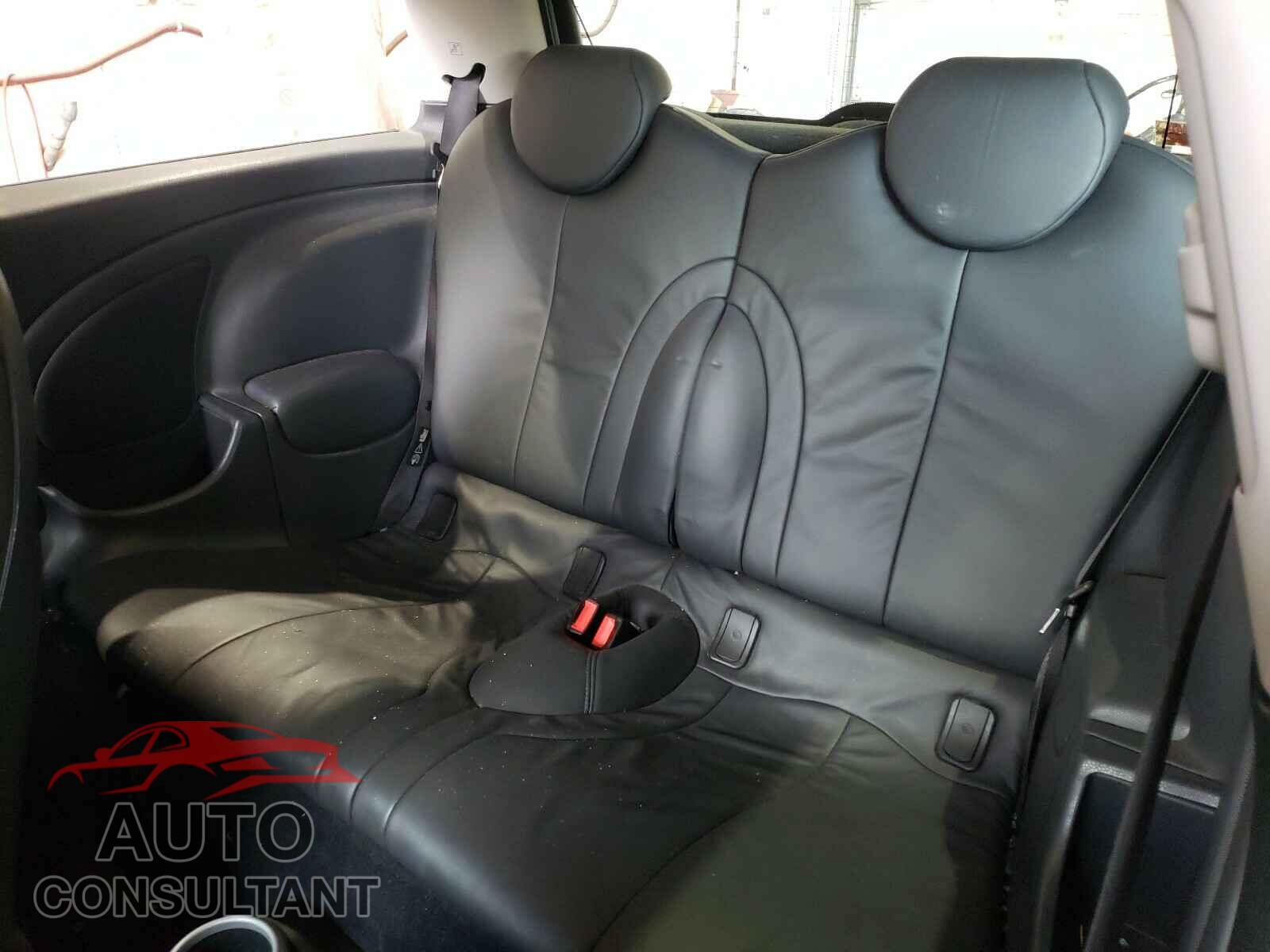 MINI COOPER 2006 - 5YJ3E1EB8MF034239