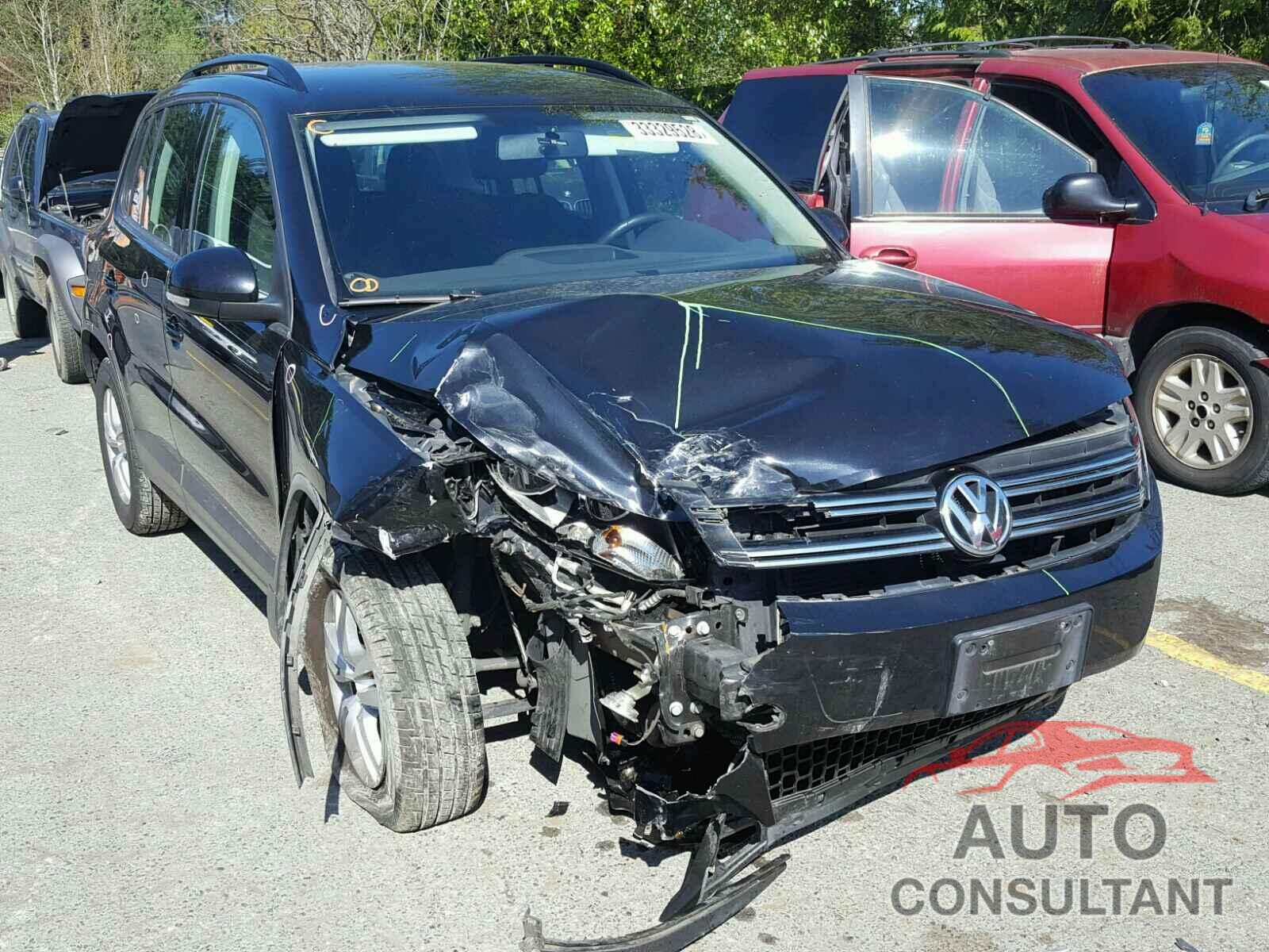 VOLKSWAGEN TIGUAN 2015 - WVGBV7AX6FW586834