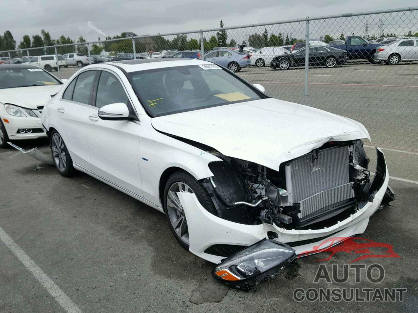MERCEDES-BENZ C300 2018 - 55SWF4HB6JU240483