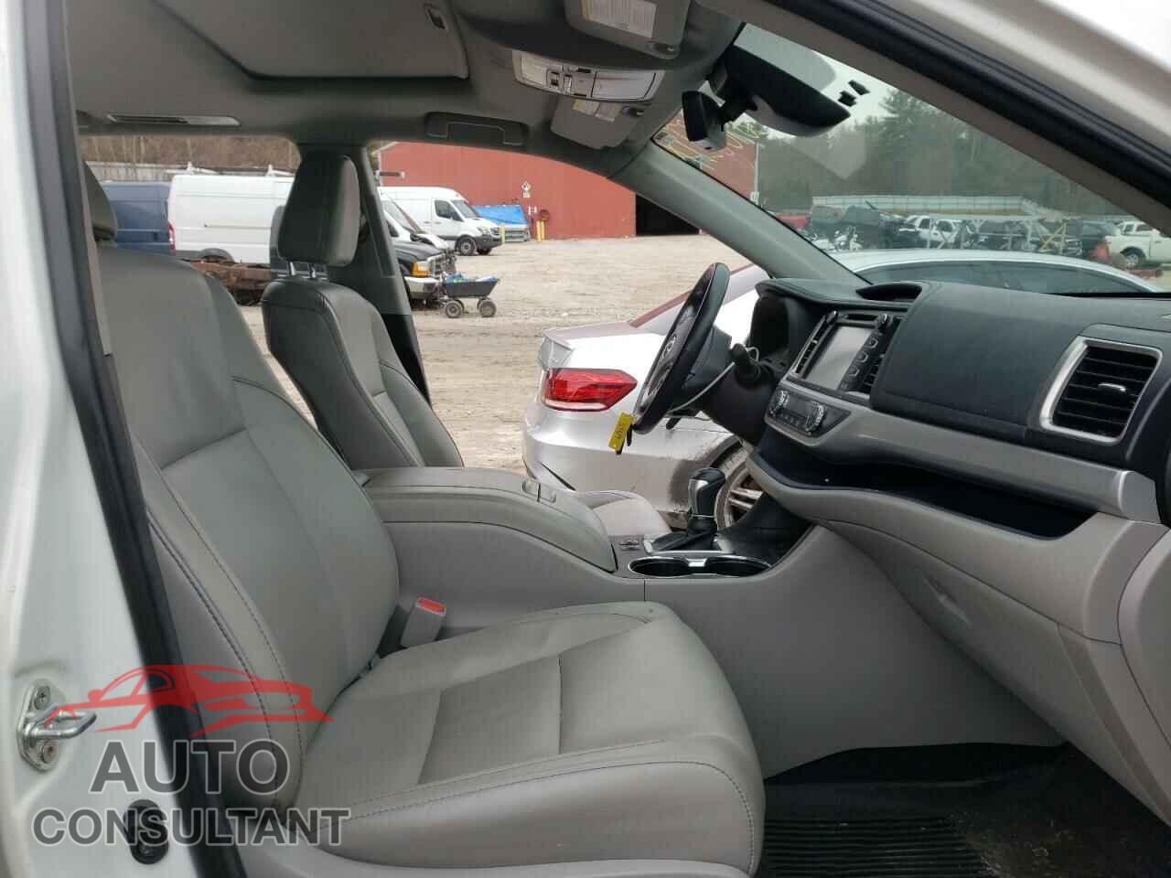 TOYOTA HIGHLANDER 2018 - 5TDJZRFH2JS861819