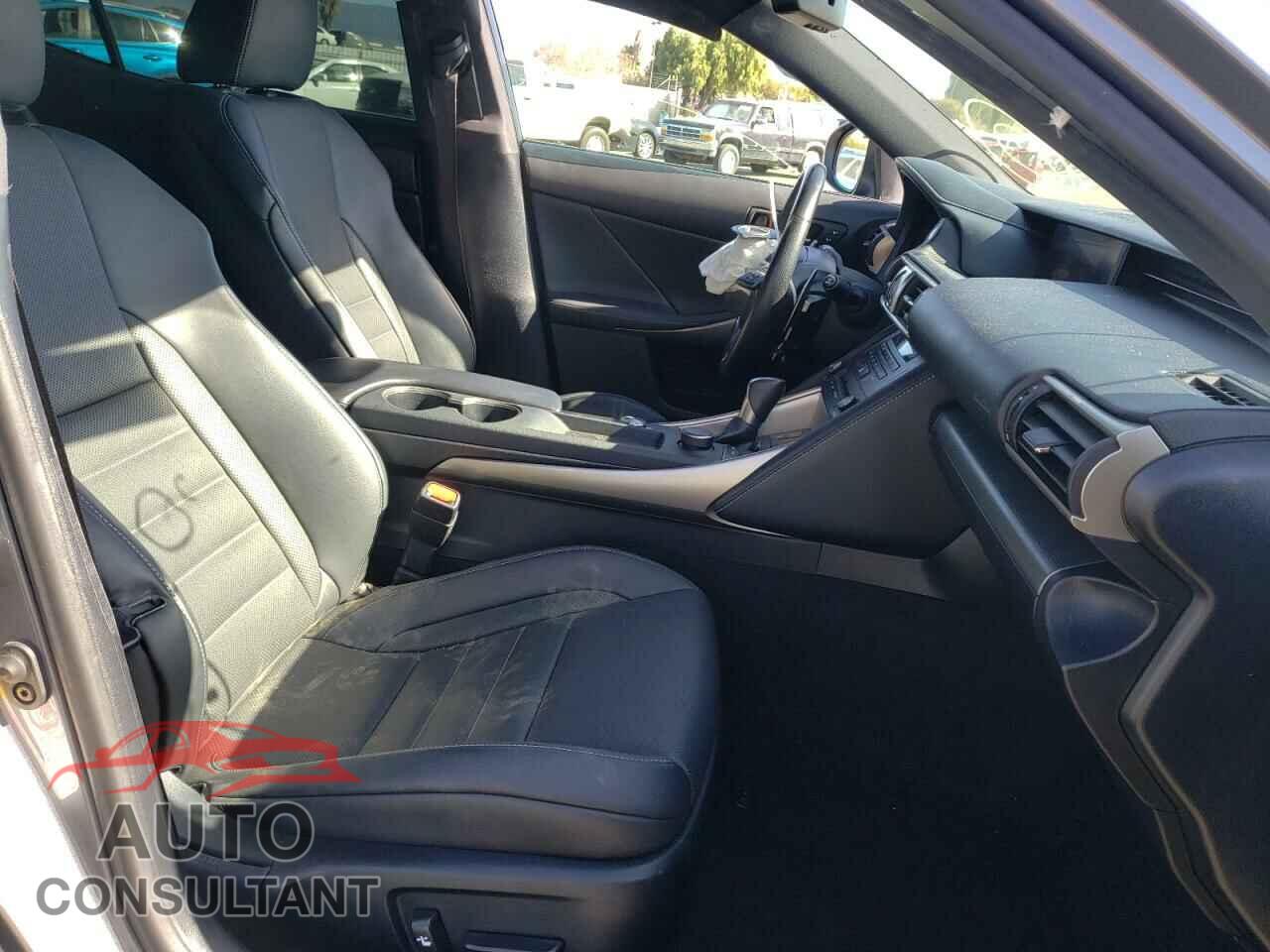 LEXUS IS 2018 - JTHBA1D29J5074267