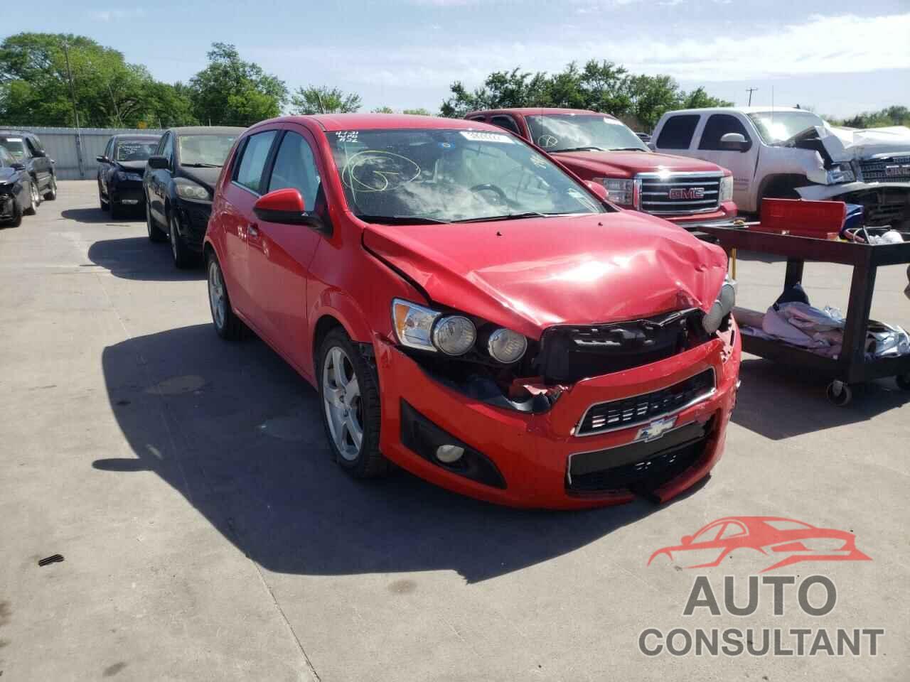 CHEVROLET SONIC 2016 - 1G1JE6SB2G4143907